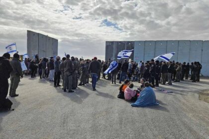 متطرفون إسرائيليون يمنعون دخول المساعدات غزة
