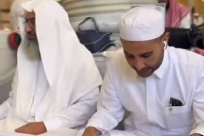 أحمد سعد يشارك جمهوره تعلّمه تجويد القرآن داخل المسجد النبوي