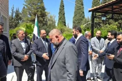 وسط إجراءات أمنية مشدّدة.. الرئيس السوري يصل إلى درعا للمرة الأولى
