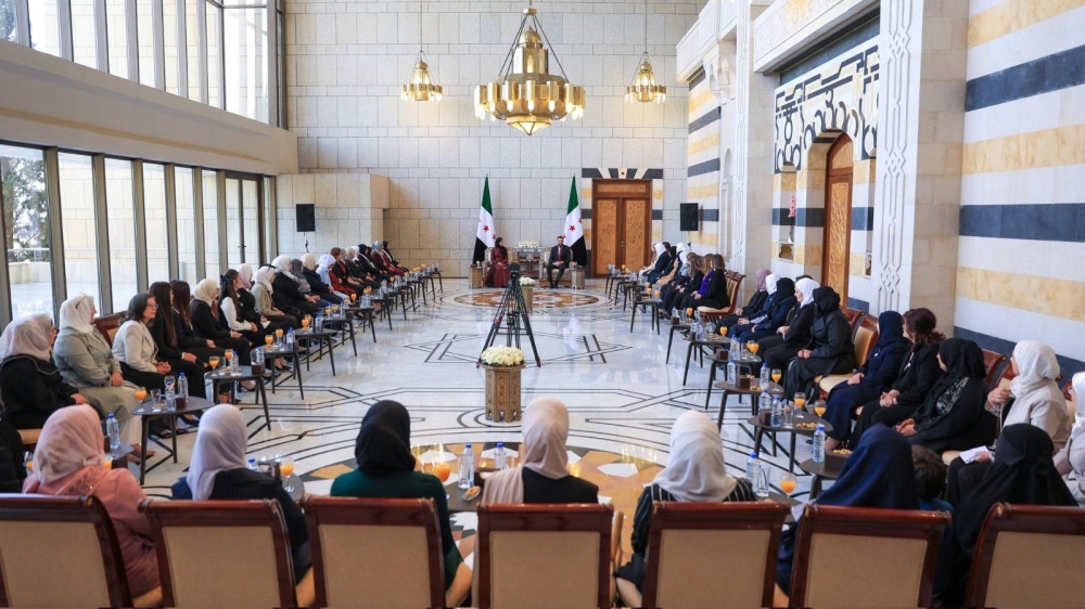 بالصور.. الرئيس السوري وزوجته يستقبلان وفداً نسائياً بمناسبة عيد الأضحى بالصور.. الرئيس السوري وزوجته يستقبلان وفداً نسائياً بمناسبة عيد الأضحى