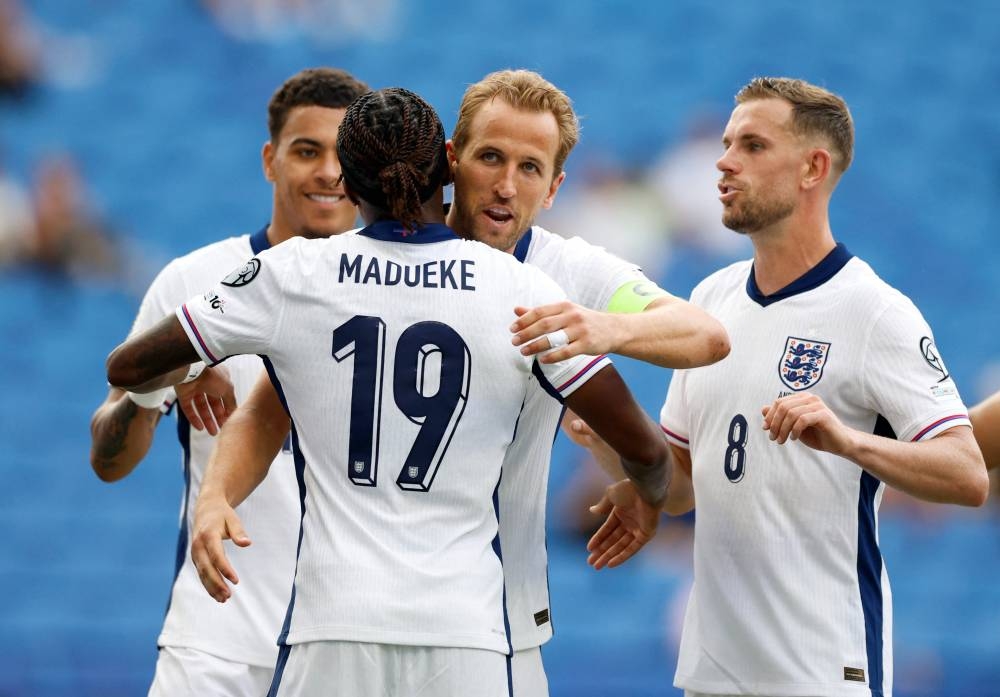 هاري ينقذ الإنجليز من أندورا هاري ينقذ الإنجليز من أندورا