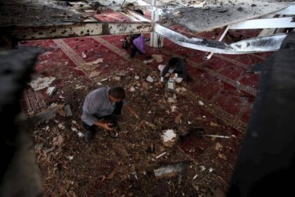 مقتل 12.. مسلح يرتكب مجزرة في مسجد باليمن