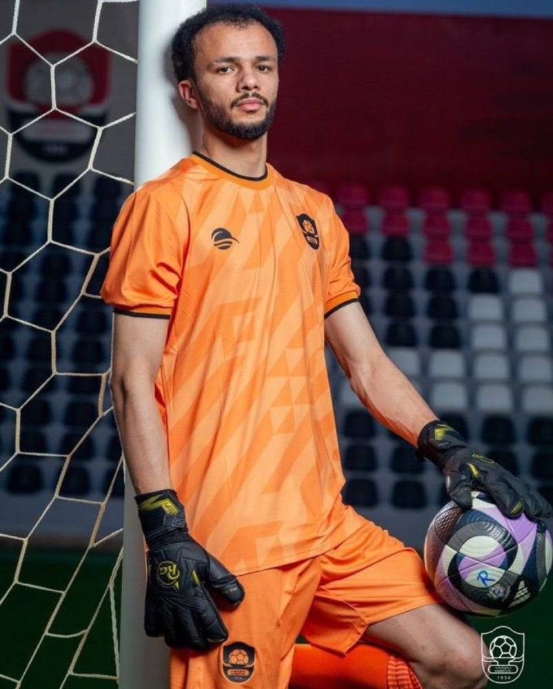 العميد يستهدف التعاقد مع «سنيور»