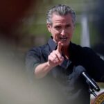 حاكم كاليفورنيا يقاضي ترمب.. أزمة لوس أنجليس تشتعل