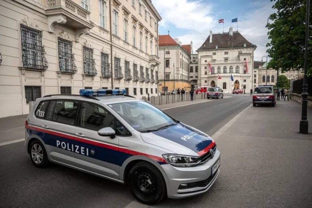 استهدفا مدرستين ..مقتل 7 أشخاص في هجومين بالنمسا وفرنسا