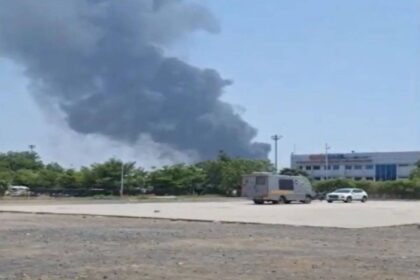 رئيس وزراء ولاية غوجارات وأكثر من 240 راكبا على متن الطائرة الهندية المنكوبة