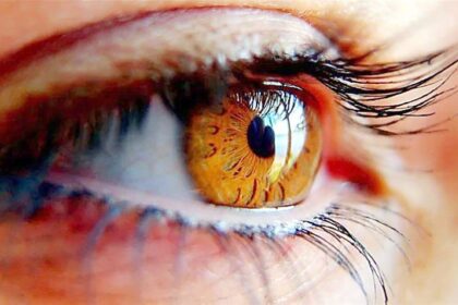 الرموش الصناعية قد تسبب فقدان البصر