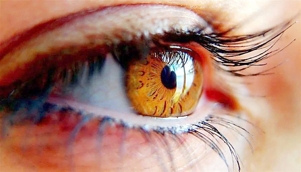 الرموش الصناعية قد تسبب فقدان البصر