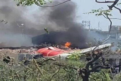 العالم يستمع لصوت الناجي الوحيد من كارثة الطائرة الهندية