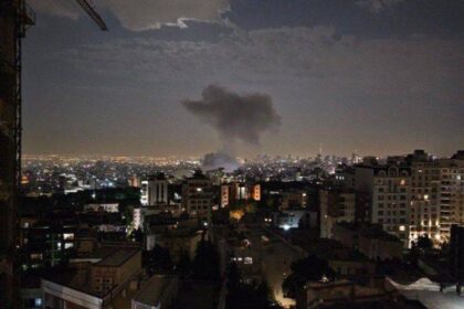 إسرائيل تشن هجوماً على إيران.. ووزير الدفاع يعلن حالة الطوارئ