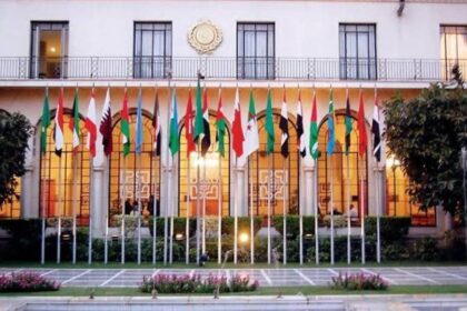 الجامعة العربية تدين الاعتداءات الإسرائيلية على إيران وتدعو لوقف التصعيد