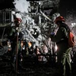 تبادل الهجمات.. وإسرائيل تخطط لاستهداف مواقع نووية إيرانية