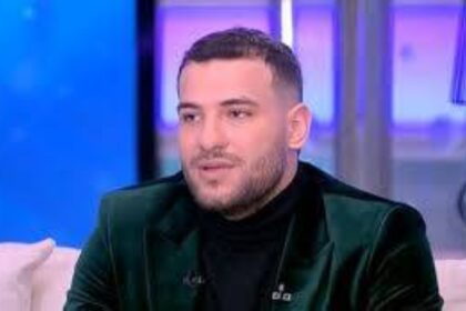 «مش مسامحك يا مصطفى كامل».. مسلم: أنا ومراتي بنموت