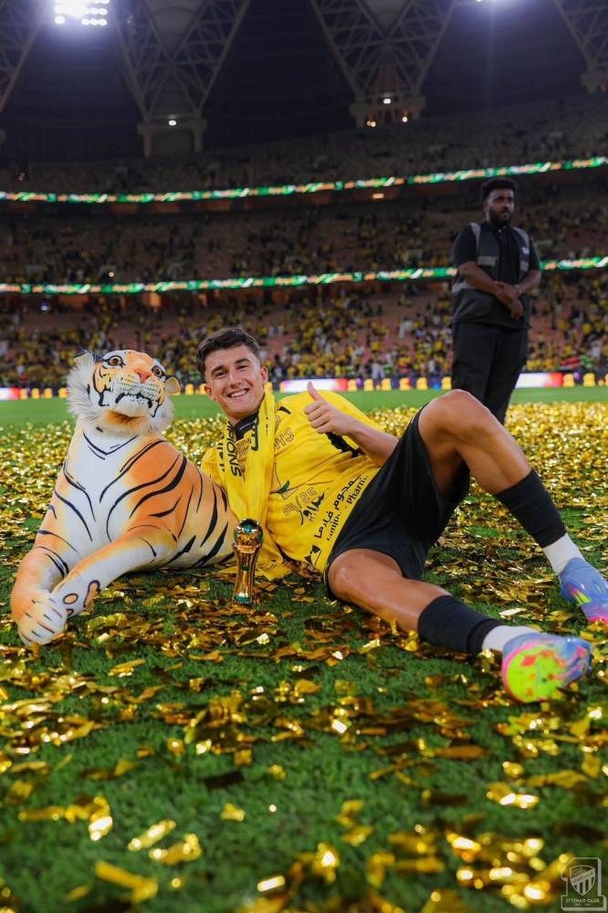 مصادر عكاظ: الاتحاد يدرس التعاقد مع بديل لـ«أوناي» مصادر عكاظ: الاتحاد يدرس التعاقد مع بديل لـ«أوناي»