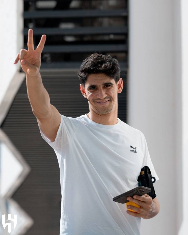 قبل مواجهة الهلال والريال.. من ينتصر قفاز بونو أم كورتوا؟ قبل مواجهة الهلال والريال.. من ينتصر قفاز بونو أم كورتوا؟