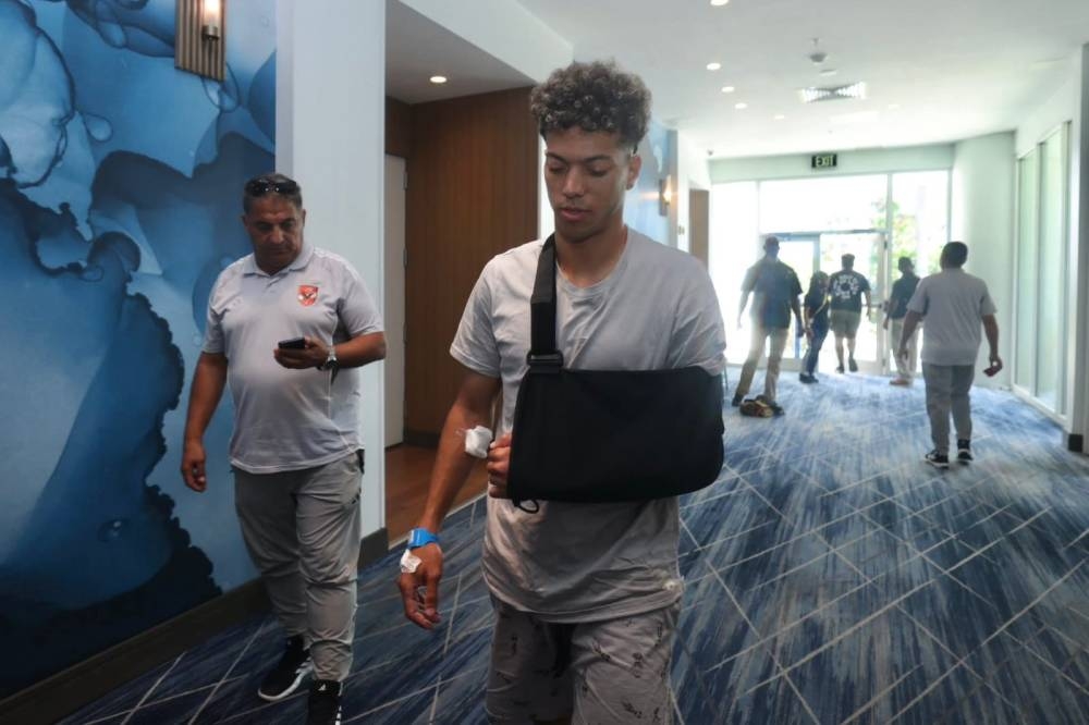 الحزن يسيطر على إمام عاشور بعد جراحة الترقوة الحزن يسيطر على إمام عاشور بعد جراحة الترقوة