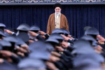 نقل خامنئي وعائلته إلى «ملجأ سري» تحت الأرض