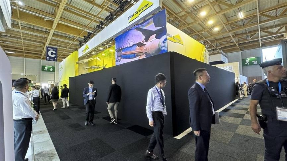 لماذا أغلقت فرنسا أجنحة شركات الأسلحة الإسرائيلية في معرض باريس؟ لماذا أغلقت فرنسا أجنحة شركات الأسلحة الإسرائيلية في معرض باريس؟