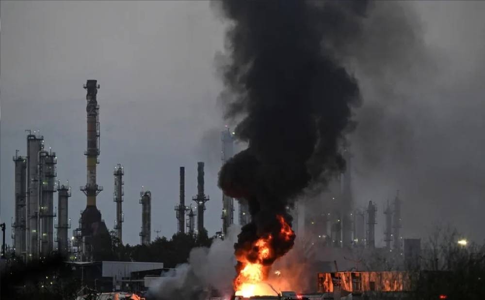 إسرائيل تعلن تدمير طائرتين حربيتين بمطار طهران.. وإيران تعلن إسقاط F-35