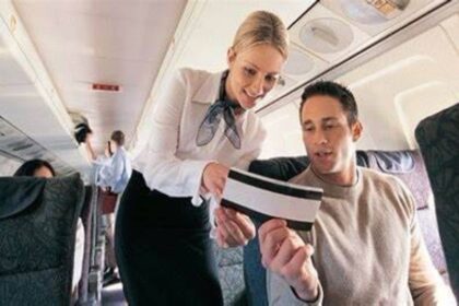 «مُضيف وهمي» يُحلّق 6 سنوات مجاناً عبر 120 رحلة!