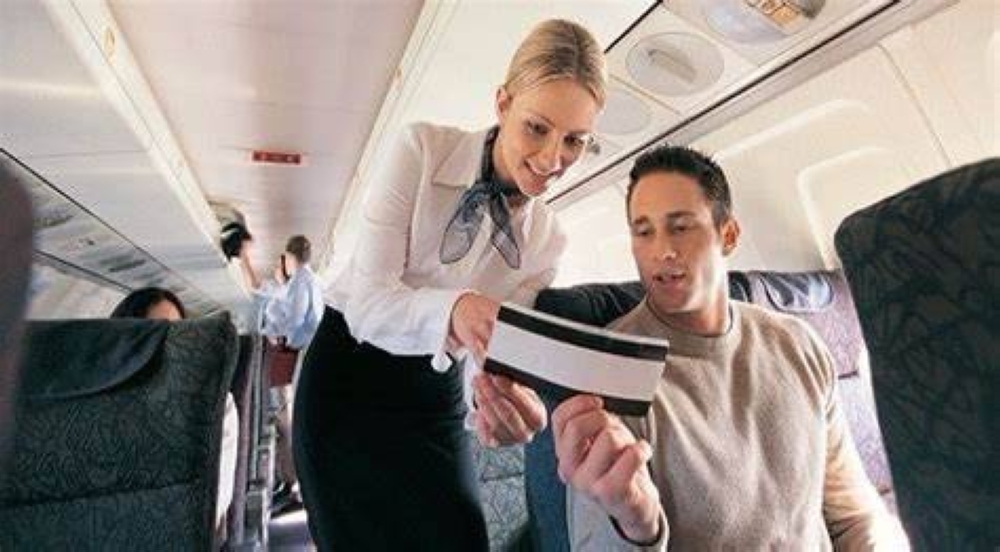 «مُضيف وهمي» يُحلّق 6 سنوات مجاناً عبر 120 رحلة! «مُضيف وهمي» يُحلّق 6 سنوات مجاناً عبر 120 رحلة!