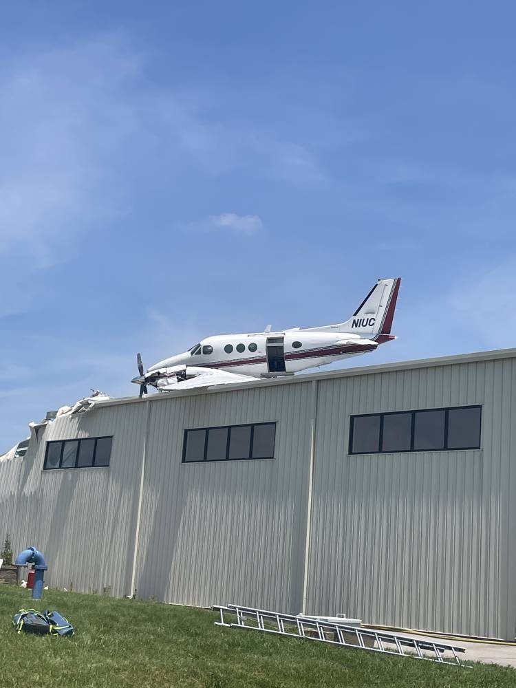 أمريكا.. تحطُّم طائرة في مطار كانساس أمريكا.. تحطُّم طائرة في مطار كانساس