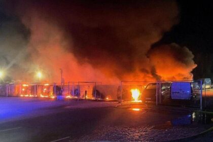 تخريب مروع بالعاصمة.. حريق يلتهم عشرات الشاحنات في برلين