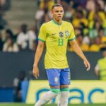 خطة صامتة.. برشلونة يناور خلف الكواليس لضم ظهير موناكو