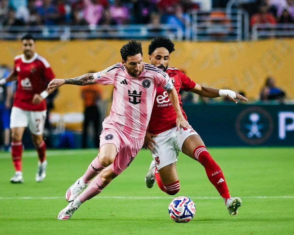 الأهلي يحفّز لاعبيه بمكافآت استثنائية قبل مواجهتي بالميراس وبورتو الأهلي يحفّز لاعبيه بمكافآت استثنائية قبل مواجهتي بالميراس وبورتو