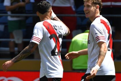 ريفر بليت يتجاوز أوراوا بثلاثة أهداف