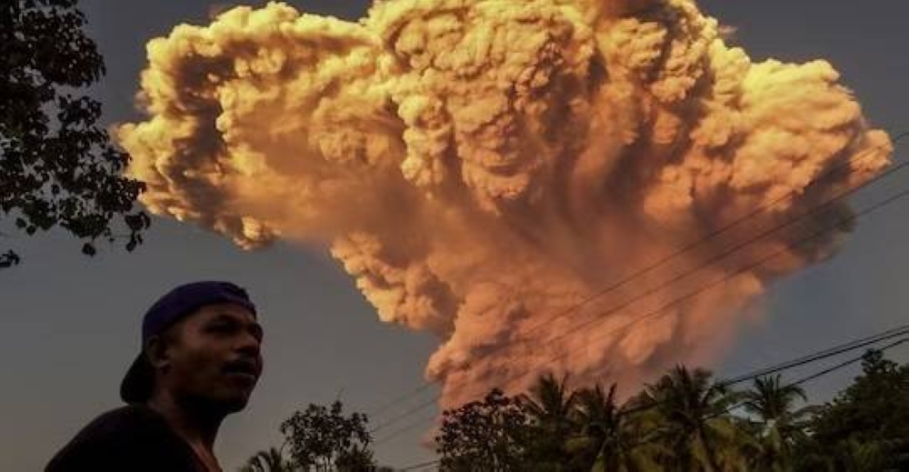 إندونيسيا: ثوران بركان ليوتوبي يوقف رحلات بالي ويثير الذعر