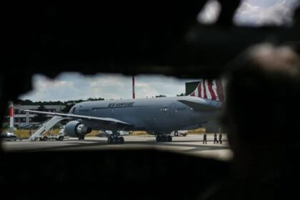 لماذا حرّكت واشنطن 30 طائرة عسكرية ؟