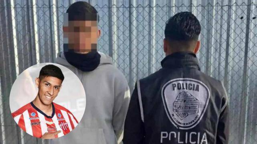 اعتقال لاعب كرة قدم خلال مباراة فريقه اعتقال لاعب كرة قدم خلال مباراة فريقه