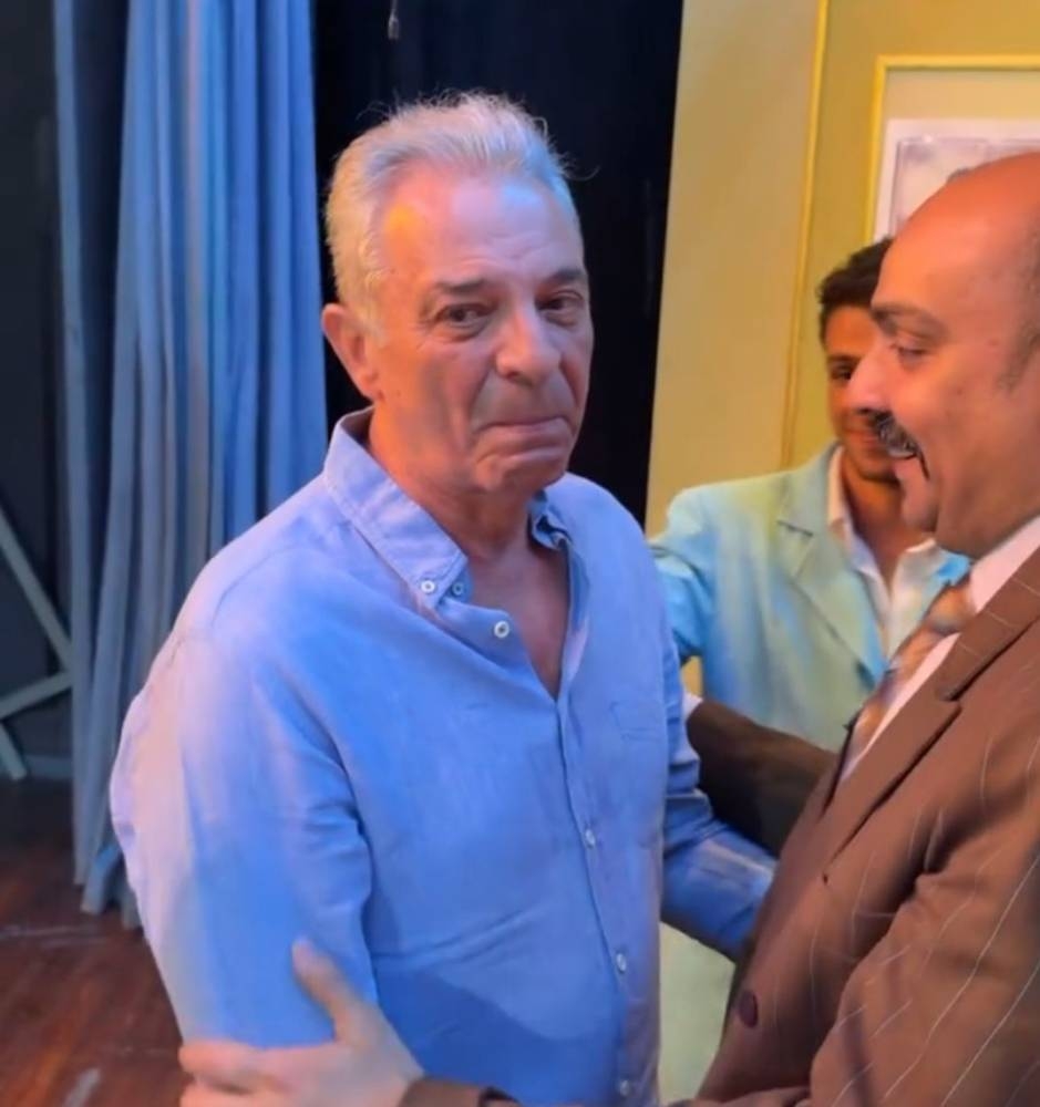 بكاء وتأثر محمود حميدة أثناء مشاهدته العرض المسرحي بمسرح الهناجر.. ما السبب؟ بكاء وتأثر محمود حميدة أثناء مشاهدته العرض المسرحي بمسرح الهناجر.. ما السبب؟