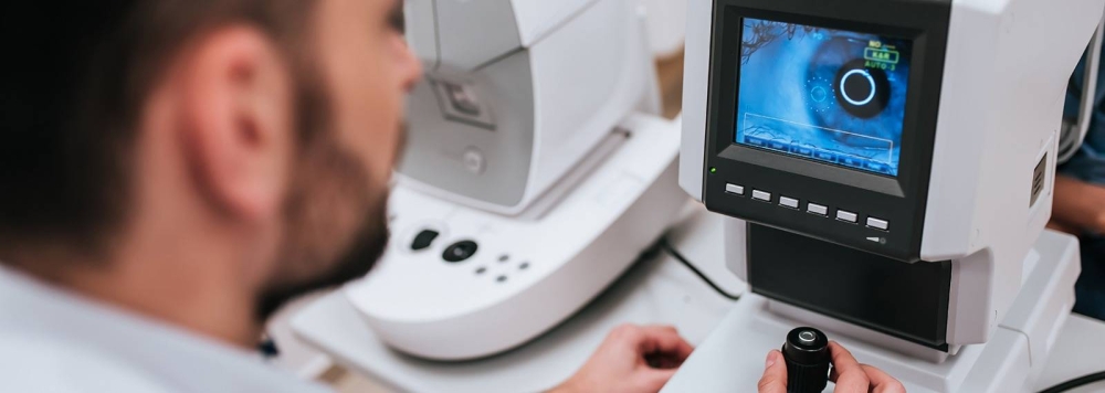 أطباء: فحص العين مفتاح الكشف المبكر عن 270 مرضاً خطيراً أطباء: فحص العين مفتاح الكشف المبكر عن 270 مرضاً خطيراً