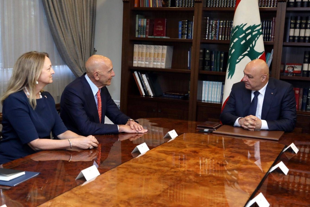 مبعوث أمريكا إلى سورية في بيروت محذراً من زجّ حزب الله في النزاع الإقليمي مبعوث أمريكا إلى سورية في بيروت محذراً من زجّ حزب الله في النزاع الإقليمي