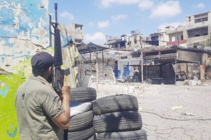 «سلاح المخيمات» يمدّد الإقامة في لبنان