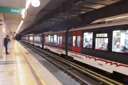 راكب يقتل حارس أمن منعه من التدخين داخل قطار !