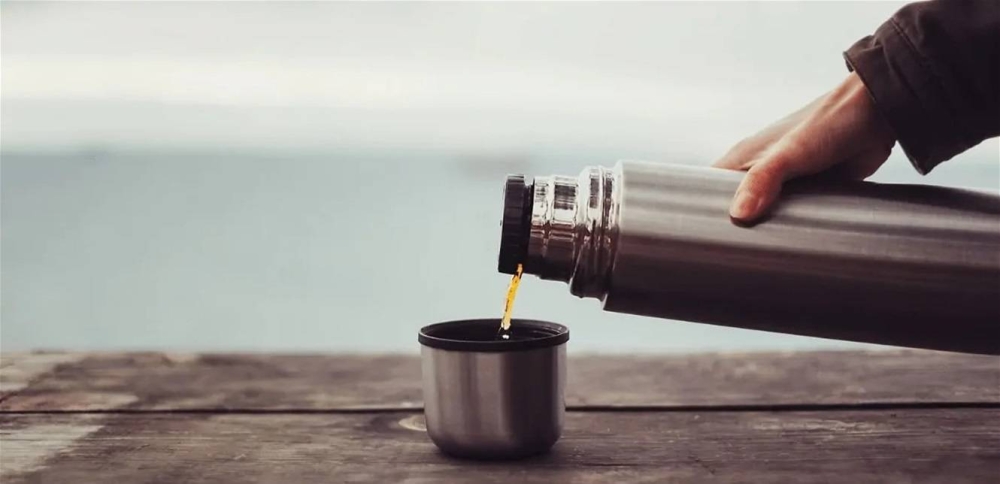 وفاة رجل بعد 10 أعوام من استخدامه «ترمس شاي متآكل» وفاة رجل بعد 10 أعوام من استخدامه «ترمس شاي متآكل»