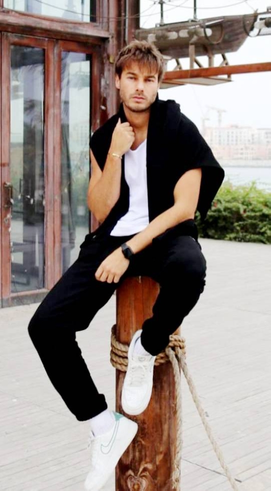 تشيّن دراغي من وجه غلاف إلى فتى رواية سعودية تشيّن دراغي من وجه غلاف إلى فتى رواية سعودية