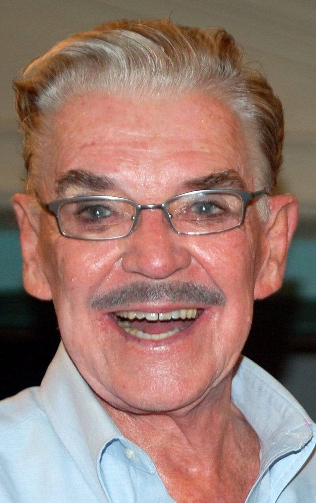 وفاة نجم «سبايدرمان وباتمان» وفاة نجم «سبايدرمان وباتمان»