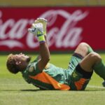 حارس مرمى صن داونز يحوّل تفوق فريقه لخسارة كبيرة أمام دورتموند الألماني