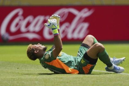 حارس مرمى صن داونز يحوّل تفوق فريقه لخسارة كبيرة أمام دورتموند الألماني