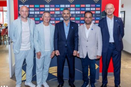 الهلال السعودي وسالزبورغ النمساوي.. لقاء إداري وتبادل تذكاري