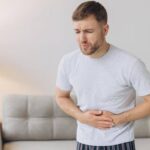 6 عادات يومية تفاقم الانتفاخ في الصيف.. إليك البدائل الصحية