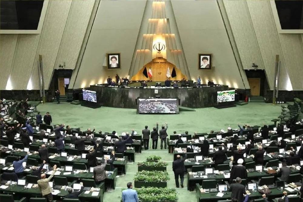 البرلمان الإيراني يوافق مبدئياً على تعليق التعاون مع الوكالة الدولية للطاقة الذرية