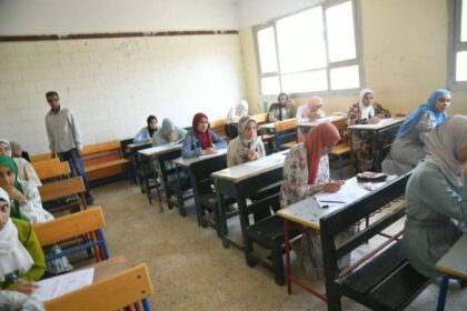 مصر: طالبة ثانوية تحاول الانتحار أمام لجنة الاختبار