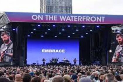 «نوبة قلبية» توقف مهرجان «On The Waterfront» في ليفربول