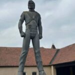 بعد 30 عاماً من ظهورها.. أين اختفت 10 تماثيل لمايكل جاكسون؟