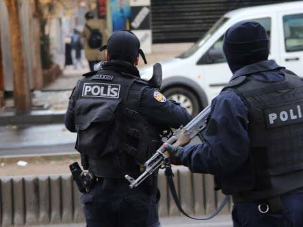 جريمة غريبة في تركيا.. سجن رجل ألقى زميله في خزان بسبب دين مالي جريمة غريبة في تركيا.. سجن رجل ألقى زميله في خزان بسبب دين مالي